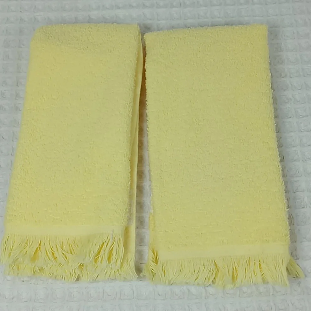 Vintage Unbranded Yellow Fingertip Towels w/Blue Flower & Lace Details